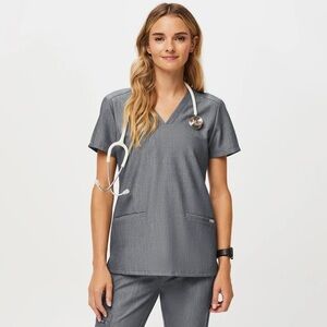 Figs Casma 3 Pocket Scrubs Top Classic Fit Interior Security Pocket Gray Medium